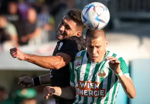 Aleksa Pejic Rapid Wien Efthymios Koulouris LASK