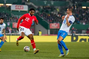 Österreich vs Italien Junior Adamu und Leonardo Bunucci